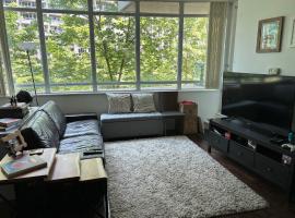 The Treehouse Downtown Toronto Condo!, hôtel à Toronto