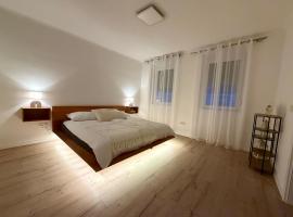 Haus mit Terrasse in Parndorf, hotel i Parndorf