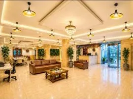 The Lohmod Premier On Main Highway Adjacent Aerocity -With Free Airport Pickup