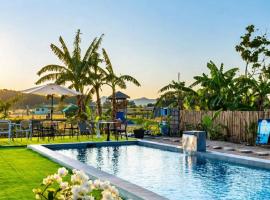 Swedens Tiny Farm Lian Batangas with Pool and Fish Pond, hotel v destinácii Lian