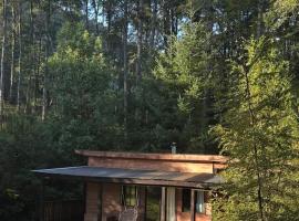 Oasis Tiny House & Tinaja – hotel w mieście Pichare