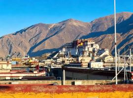 Shambhala Palace Hotel، فندق في لاسا