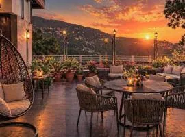 The Grand W H I T E - A Premium Hotel near new BUS STAND SIMLA- Centrally heated #ROOFTOP TERRACE #PARKING #