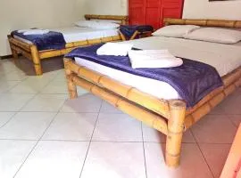 HOSTERÍA BRISAS DEL RÍO