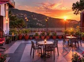 Hotel White Grand - near ISBT bus stand - A Centrally heated property