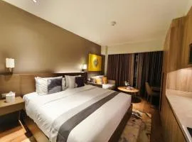 Light Premium Suites, Novotel Acqua Manila near Makati