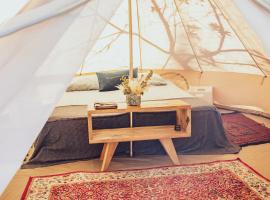 The Glamping Spot - Douarnenez, hotel sa Plonévez-Porzay