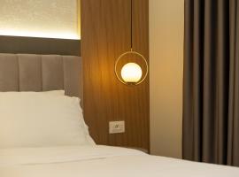 Hotel Vila e Arte City Center, отель в Тиране