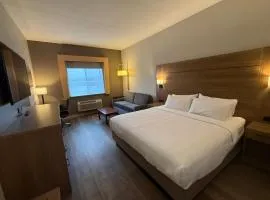 Best Western Plus 1000 Islands Hotel & Suites