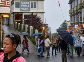 Hotel Old Bellevue Heritage Stay with Mountain Views in Chowrasta Darjeeling