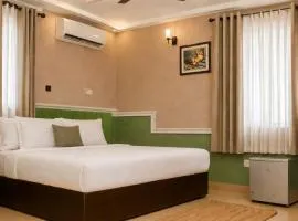 DeBoss Hotel