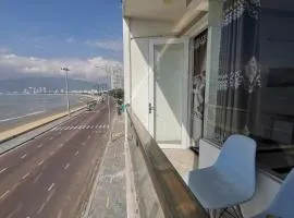 Hotel Vi-vu nhìn ra biển