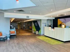 Spark by Hilton Montreal Brossard