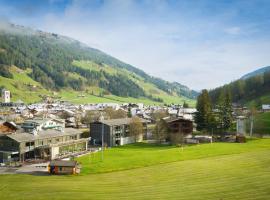 Kersh Dolomites Lodge, hotel en San Candido
