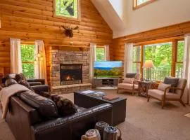 Sleepy Moose- Cozy Cabin in Sister Bay, Hot Tub, Fire Pit, Dogs!