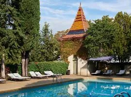 Domaine de Châteauneuf - les maisons de Katy et Jacques by Chateauform