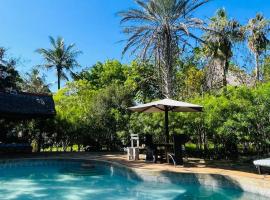 one bedroom cottage 10min walk to the beach – hotel w mieście Diani Beach