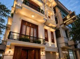 Moonland Hotel
