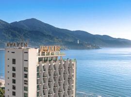 Viesnīca Awaken Da Nang Hotel pilsētā Dananga