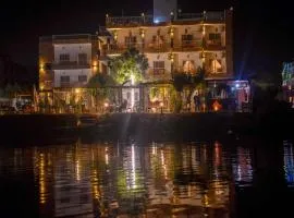 Lake House Hotel