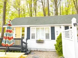 Cottage 11 - Year Round - Pet Friendly 50 Fee- 1 Bed 1 Bath w Courtyard
