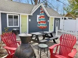 Cottage 5-6 - 2 Bedroom 1 Bath End Unit with Kitchenette Private Courtyard Pet Friendly fee applies