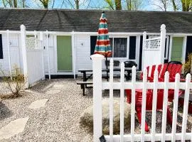 Cottage 4 - Year Round Pet Friendly 50 Fee 1 Bed w Loft 1 Bath & Courtyard