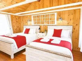Cottage 4 - Queen and Full Beds Child Loft w 2 Twins Private Bath Kitchenette Pets Allowed Fee applies