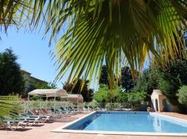 Foto di Hotel: Appart'Hotel Festival Sud Aqua - Avignon TGV