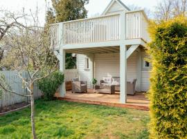 Cabin Guesthouse with free parking, hotel in Pärnu