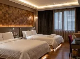 R7 Hotel
