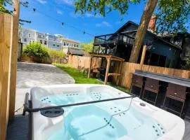 Hot Tub Amazing Location! Modern Ohio City Luxury 2 King Beds