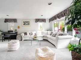 Spacious 6BR Randolph Retreat - Pet-Friendly & Near I-93 & Route 24 Access 35