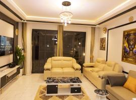 Luxury 6BR, 5 Baths, Sleeps 13 penthouse BBBNation Oasis Kibagabaga, hotell sihtkohas Kigali