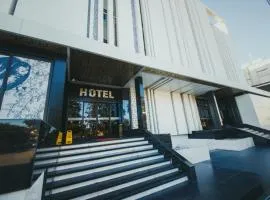 City Royal Hotel