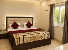 Hotel SSD - A Budget Friendly Hotel #Near Prem Mandir #Lift #Ac Rooms #Near Gol Chowk