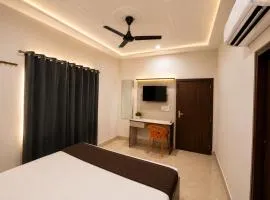 Hotel SSD - A Budget Friendly Hotel #Near Prem Mandir #Lift #Ac Rooms #Near Gol Chowk