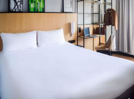 Ibis Paris Tour Eiffel Cambronne 15ème, מלון בפריז