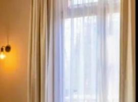 forest villa, 6 minutes from the airport, hotell i Taşoluk