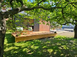 Viesnīca Modernes Tiny House mit Terrasse und Parkplatz pilsētā Elsterheide