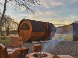 Kupres में, होटल SANJALICA - Riverside Sleeping Barrel by IGLENA
