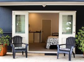 Amazing Kiwi Lodge, hotel v destinaci Whangamata