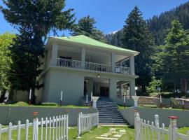 Walnut Cottage In Naran, hotell i Nārān