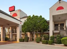 Ramada by Wyndham San Antonio Near SeaWorld - Lackland AFB