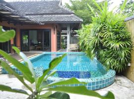รูปภาพของโรงแรม: Thalang Pool Villa