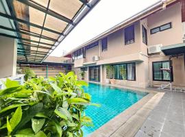 Baan Tanwa - MRT Ratchadapisek Exit 1 or 2 โรงแรมในกรุงเทพมหานคร