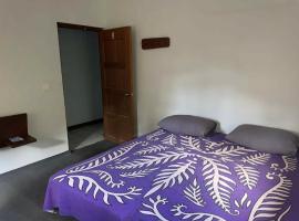 Mih-Loue Huahine Lodge T2, hotel i Fare