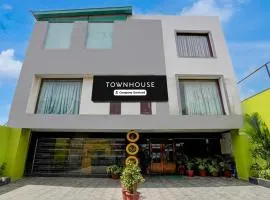 Super Townhouse by OYO Zirakpur Bus Stand Formerly Hotel Citi Inn