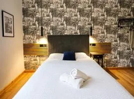 Near Hull Royal Infirmary Amber Serviced Rooms Self Check-In and Shared Kitchen