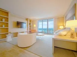 Amazing View 1 Hotel Corner Unit 1BR 1BA w Balcony